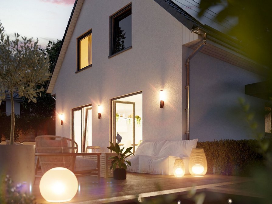 Raumwunder 90 am Abend – stimmungsvolle Beleuchtung im Garten Abendstimmung auf der Terrasse des Raumwunder 90 mit Lichtakzenten und gemütlicher Außenbeleuchtung